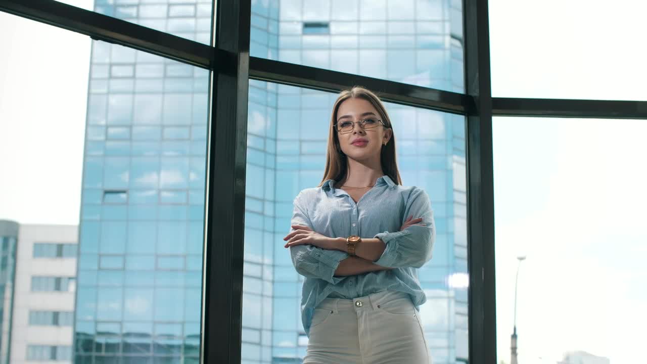 Stock Video Entrepreneurial Young Businesswoman Portrait Live Wallpaper For PC - Free Download