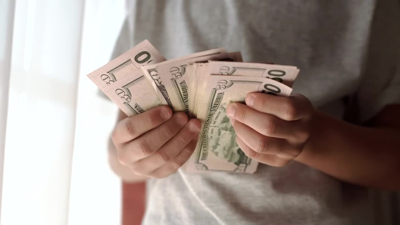 Video Stock Child Hands Counting Cash Live Wallpaper For PC - Free Download