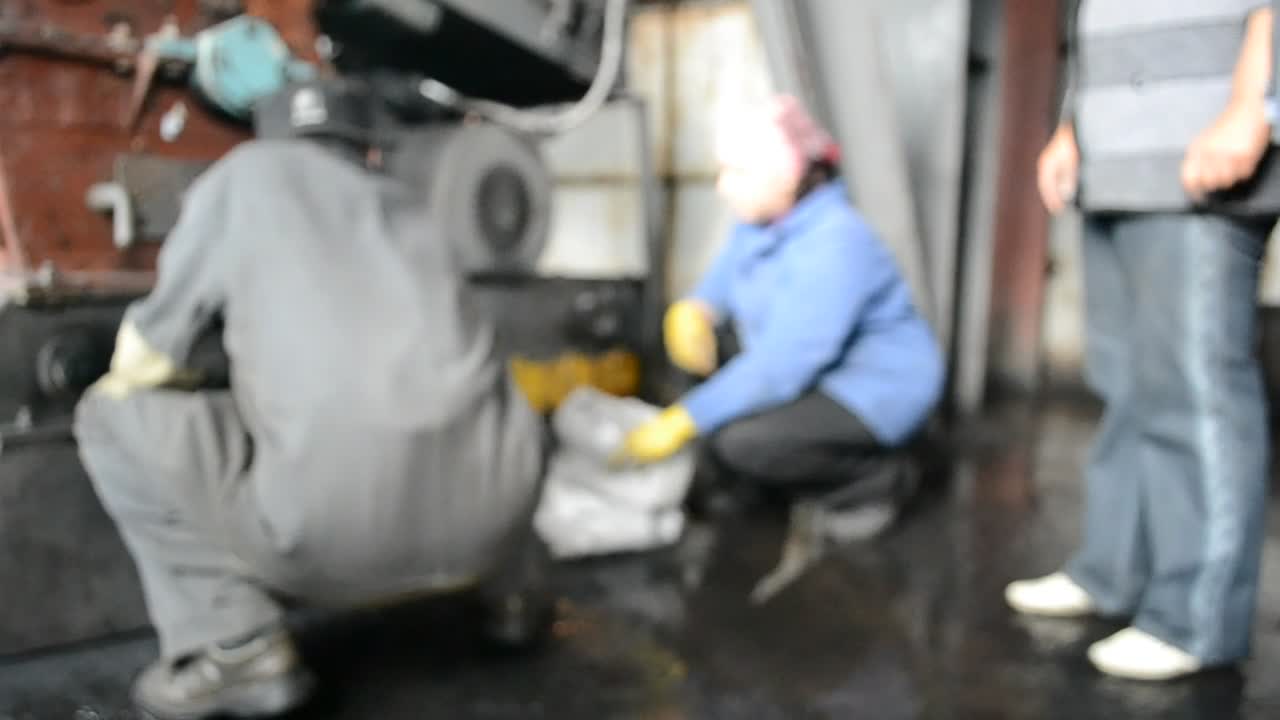 Stock Video People Working In A Mine Live Wallpaper - Free Download