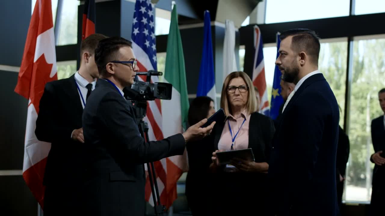 Video Stock Politician Asking Reporters Questions Live Wallpaper Free - Free Download