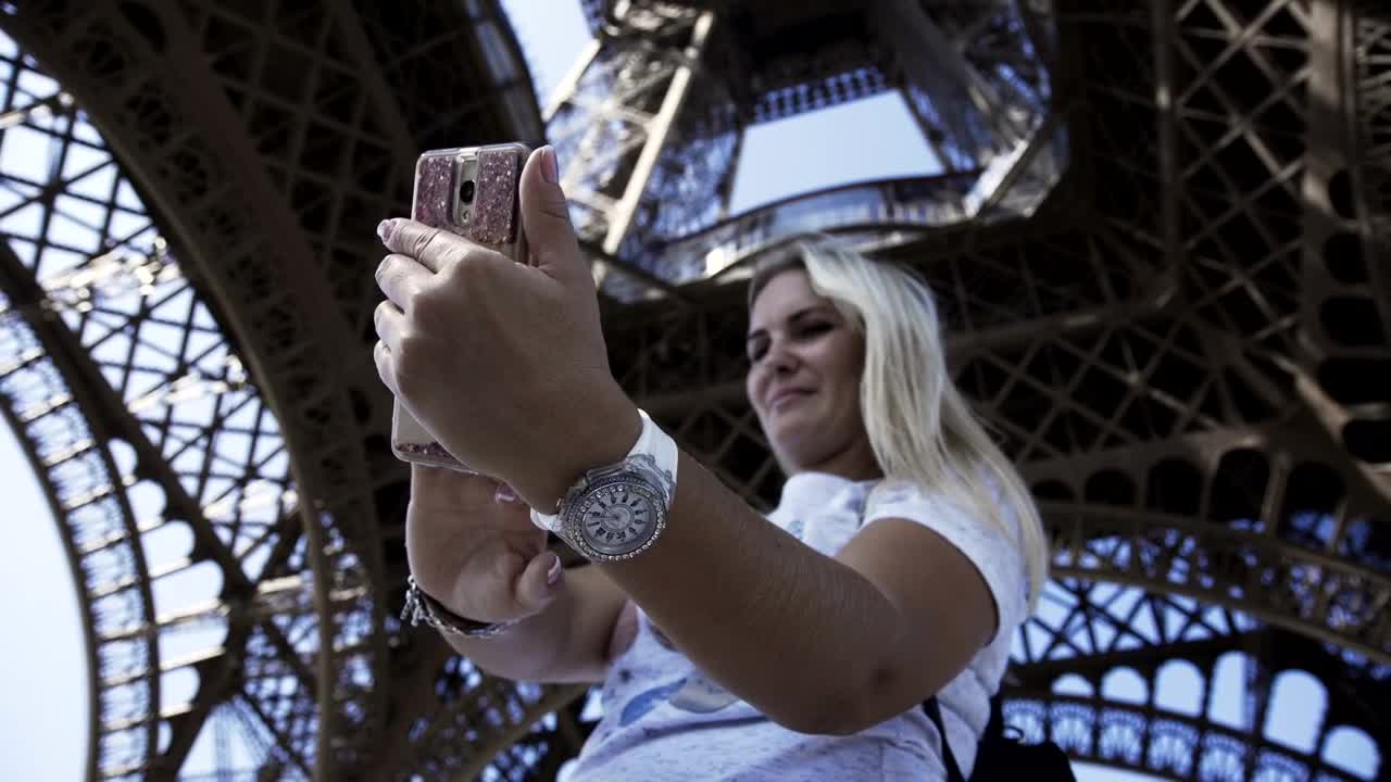 Free Video Stock taking a selfie under the eiffel tower Live Wallpaper - Free Download