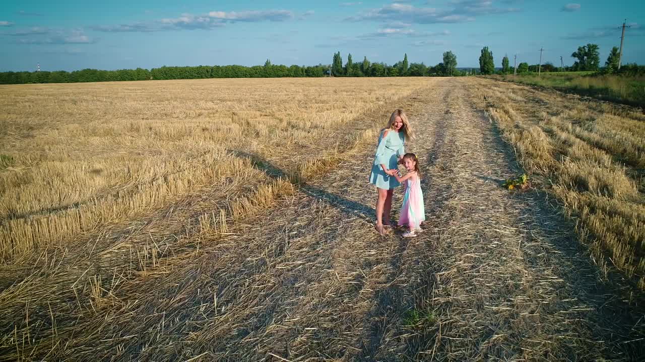 Stock Video Mother And Daughter Spending Time Together Outdoor Animated Wallpaper - Free Download