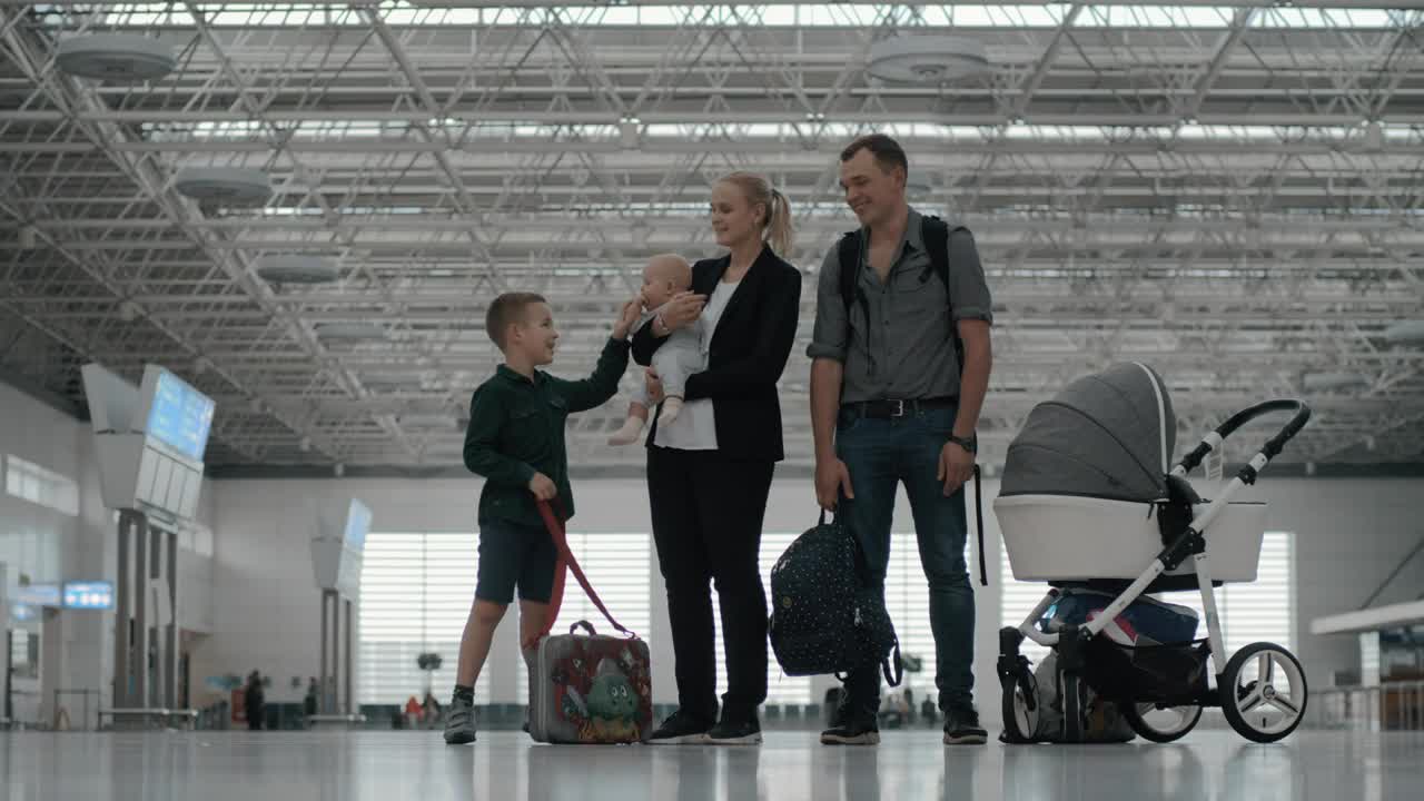 Stock Video Family With Their Two Kids At An Airport Live Wallpaper For PC - Free Download