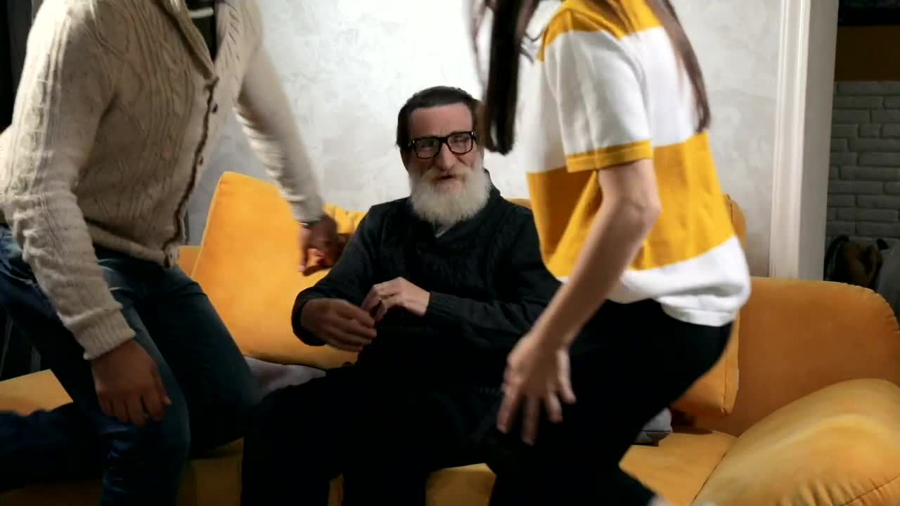 Stock Video Elderly Man Takes Selfie With Grandchildren On Sofa Live Wallpaper For PC - Free Download
