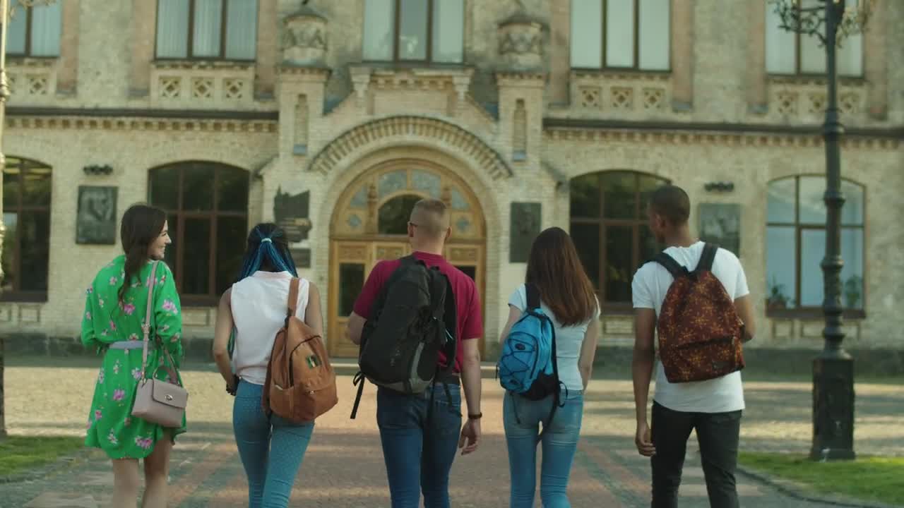 Free Video Stock Students Walking In A University Live Wallpaper - Free Download