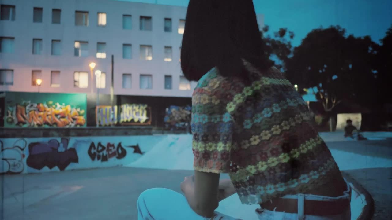 Free Stock Video Woman Looking At Extreme Cyclist In The Park Live Wallpaper - Free Download