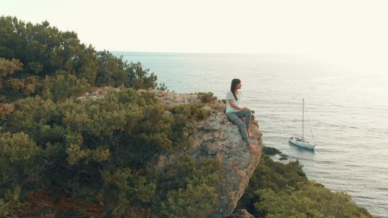 Free Stock Video Woman Admiring The Sea From A Cliff Live Wallpaper - Free Download