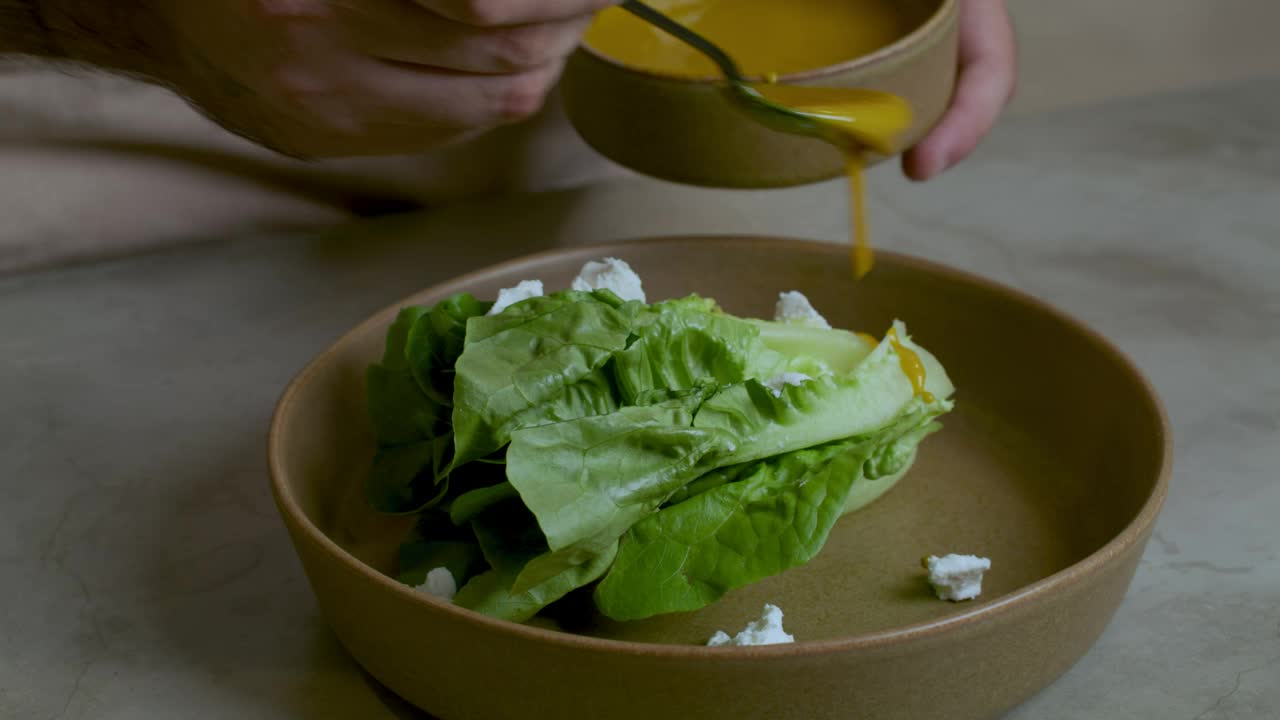 Video Stock Preparing A Salad With Dressing Live Wallpaper Free - Free Download