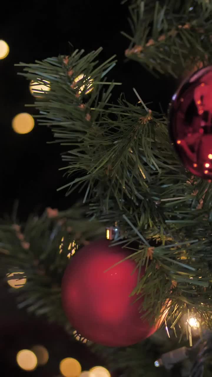 Free Video Stock the spheres of a christmas tree Live Wallpaper - Free Download