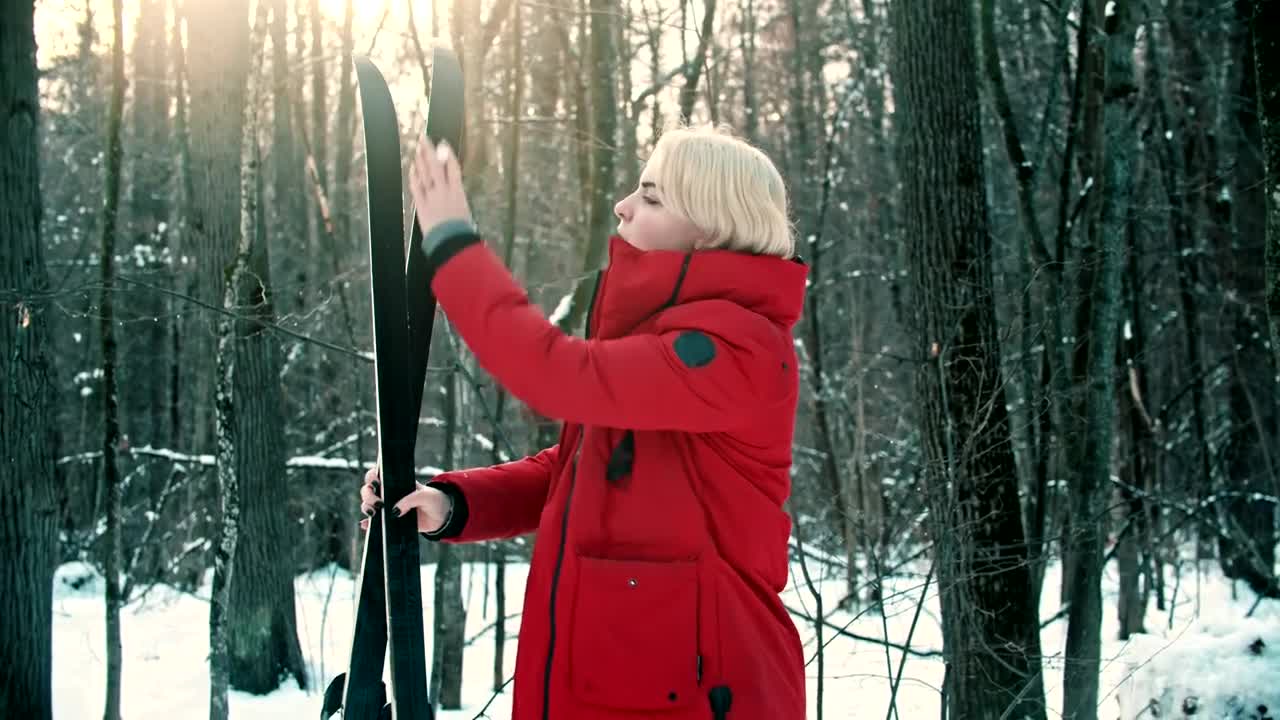 Free Stock Video Woman Removing Snow From Her Ski Live Wallpaper - Free Download