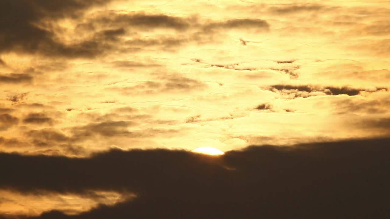 Free Video Stock sunshine breaking over the clouds Live Wallpaper - Free Download