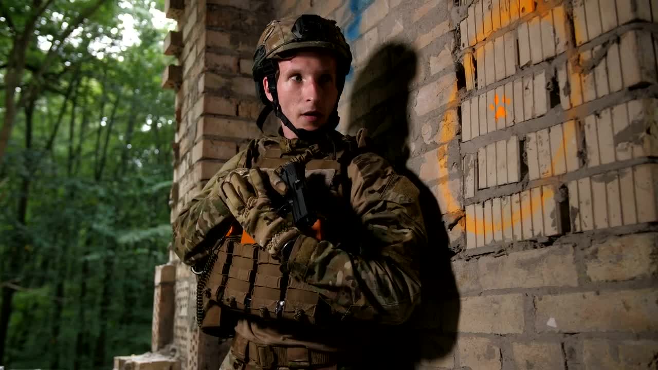 Free Video Stock Soldier With A Gun In Hand Advancing Cautiously Live Wallpaper - Free Download