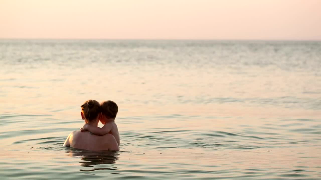 Stock Video Mother And Son In Gentle Wave Animated Wallpaper - Free Download