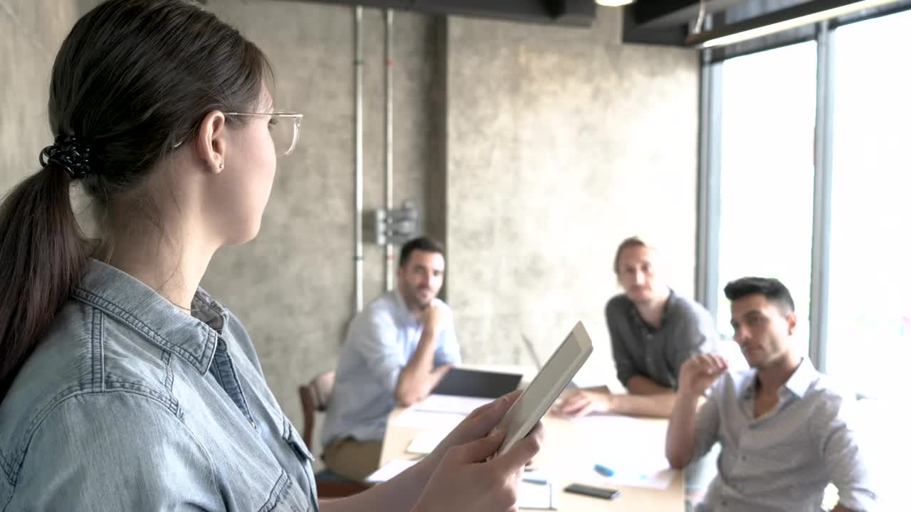 Free Stock Video Woman Leading A Small Business Meeting Live Wallpaper - Free Download