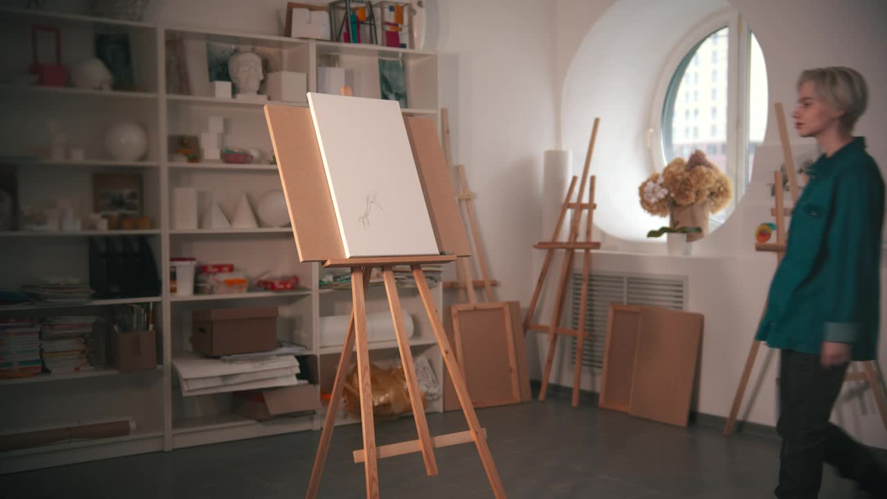 Free Stock Video Young Artist Drawing On Canvas At Her Workshop Live Wallpaper - Free Download