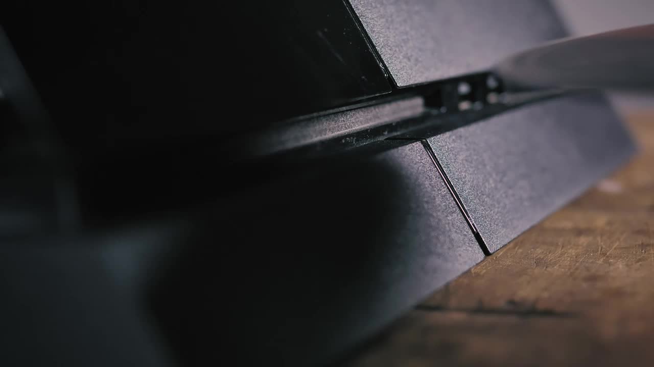 Video Stock Putting A Disk In A Console Live Wallpaper Free - Free Download