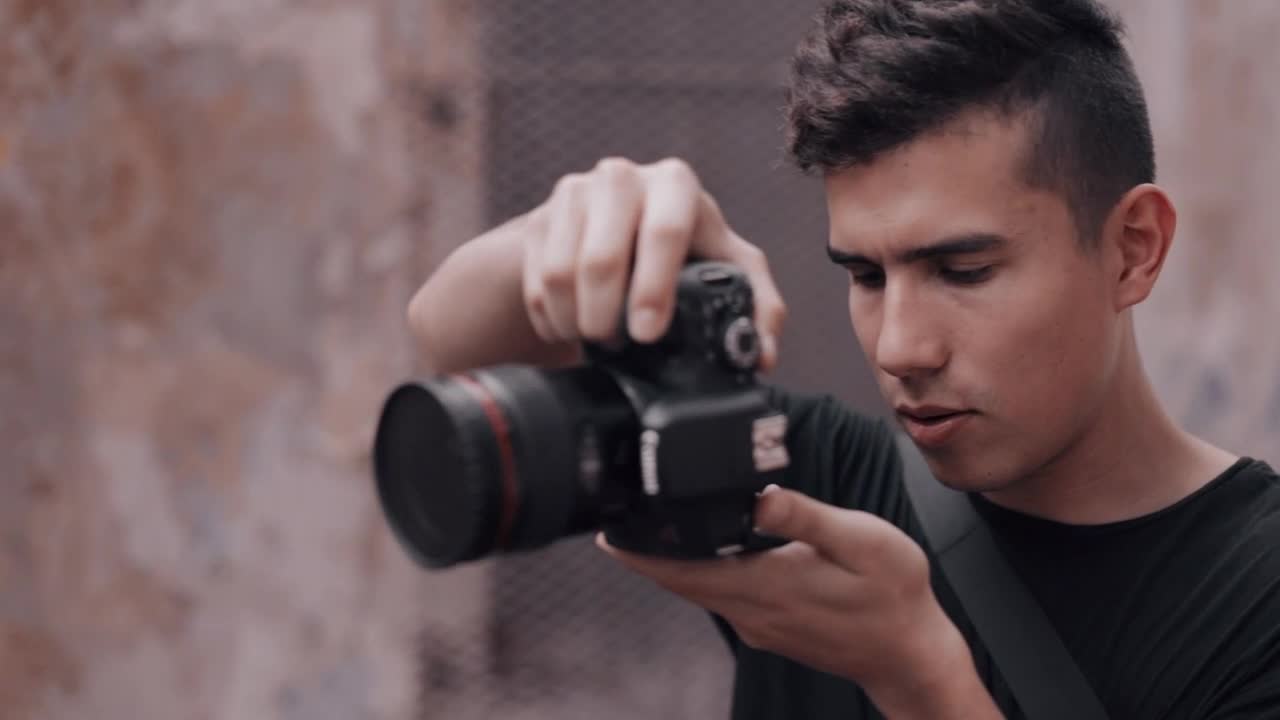 Video Stock Photographer Reviewing His Shots In The Cameras Screen Live Wallpaper Free - Free Download