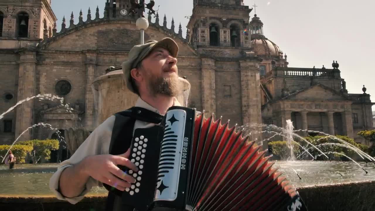 Stock Video Man Plays An Accordion In Front Of A Fountain An Animated Wallpaper - Free Download