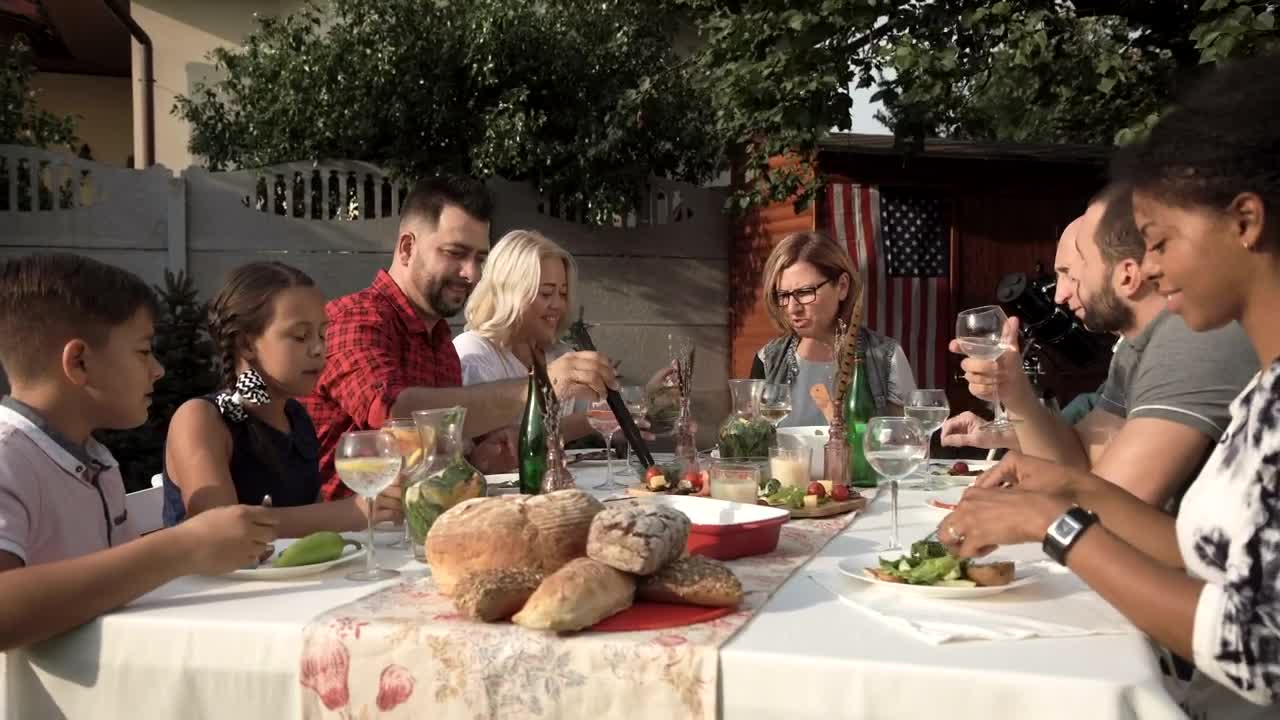 Stock Video Family Reunion Dinner In The Garden Live Wallpaper For PC - Free Download