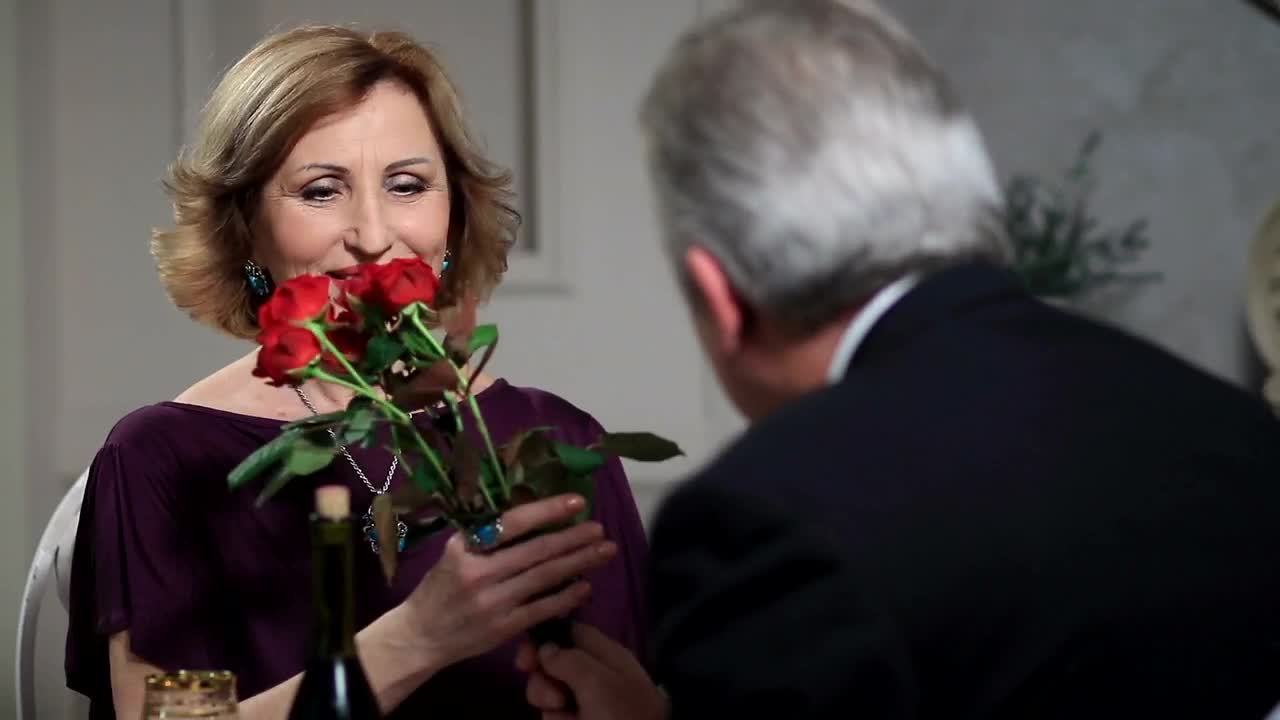 Stock Video Gentleman Gives His Date Roses Live Wallpaper For PC - Free Download