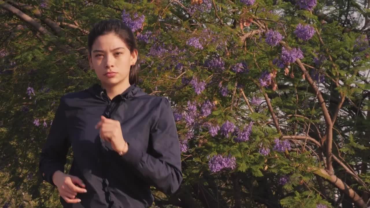 Free Stock Video Woman Jogging Head On Outdoors Live Wallpaper - Free Download