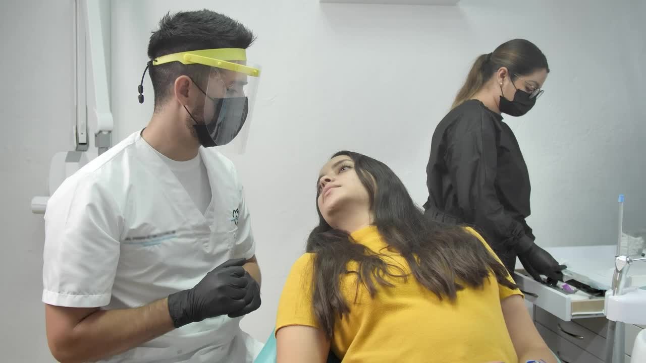 Stock Video Dentist And Patient Before Surgery Live Wallpaper For PC - Free Download