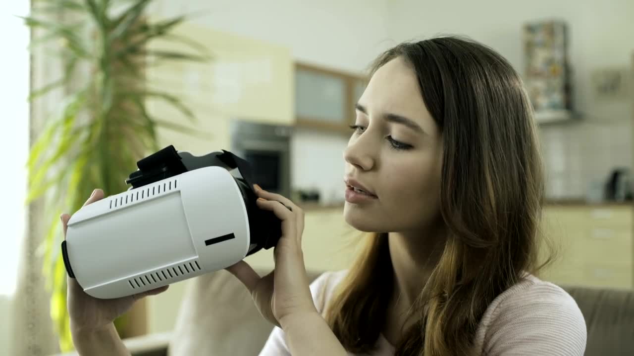 Stock Video Girl Putting On Vr Glasses Live Wallpaper For PC - Free Download