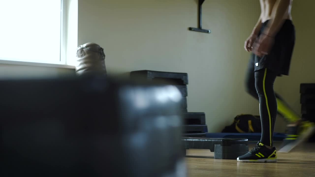 Stock Video Man Doing Crunches In The Gym Animated Wallpaper - Free Download