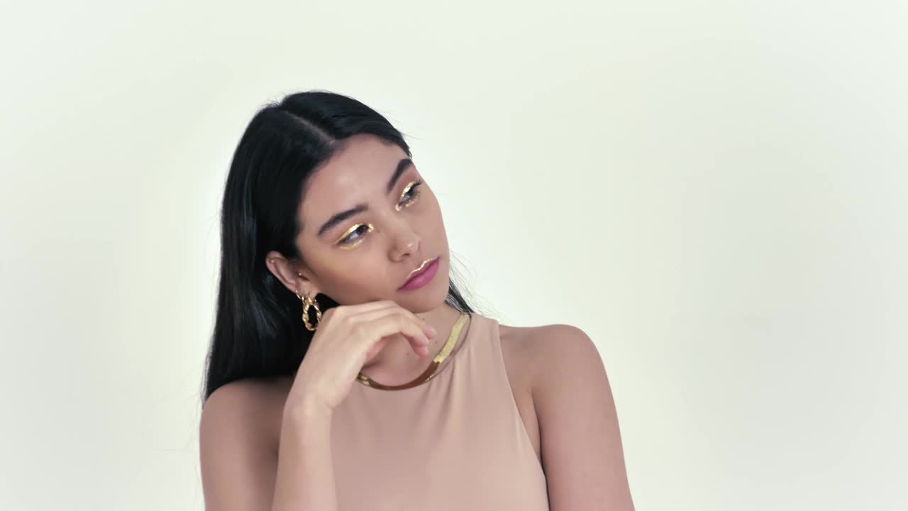 Stock Video Modeling In A Photoshoot On A Light Backgroun Animated Wallpaper - Free Download