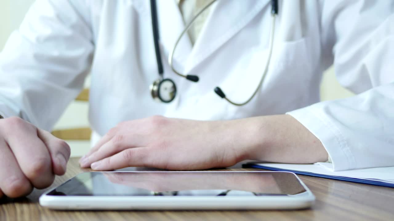 Stock Video Doctor Using A Tablet Device Live Wallpaper For PC - Free Download