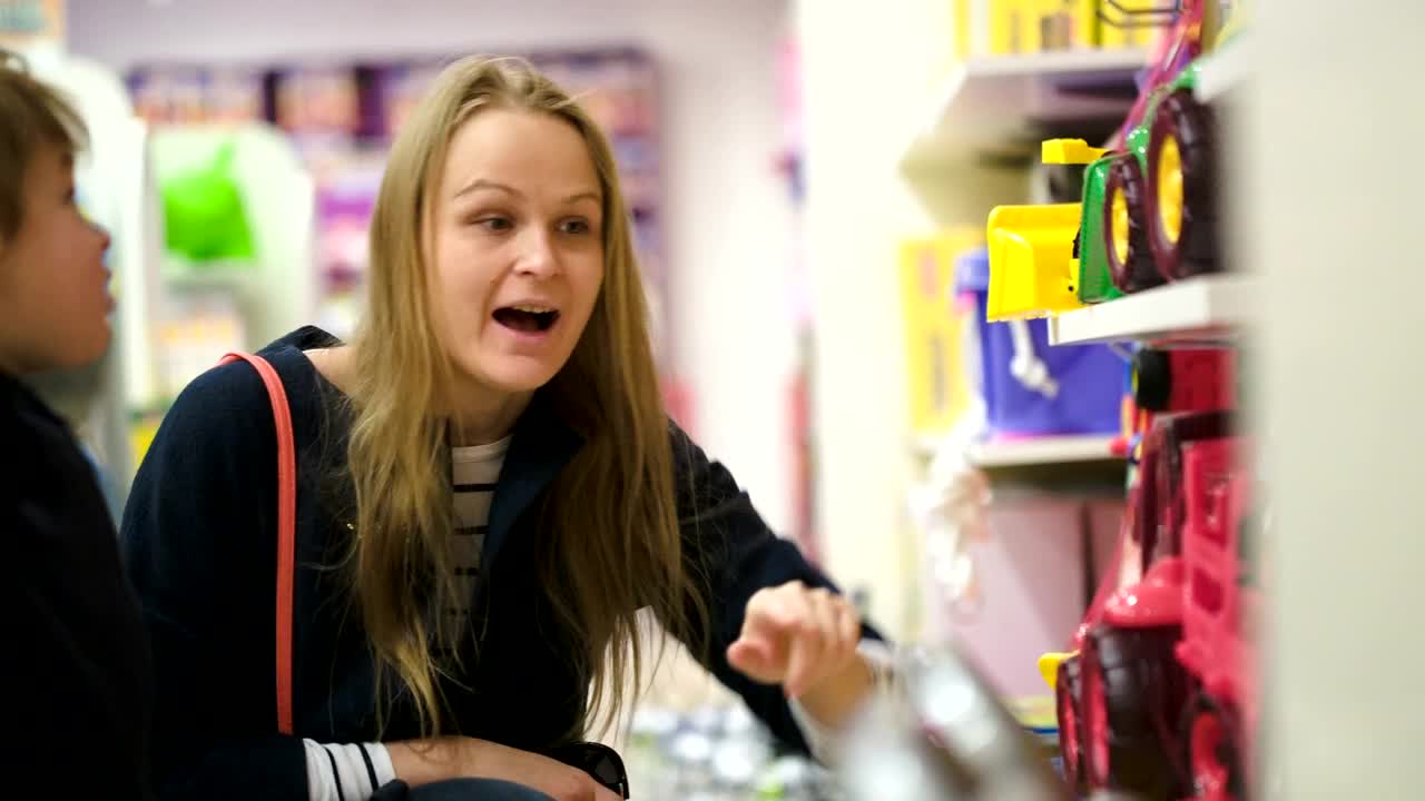 Free Stock Video Shopping For A New Toy Live Wallpaper - Free Download