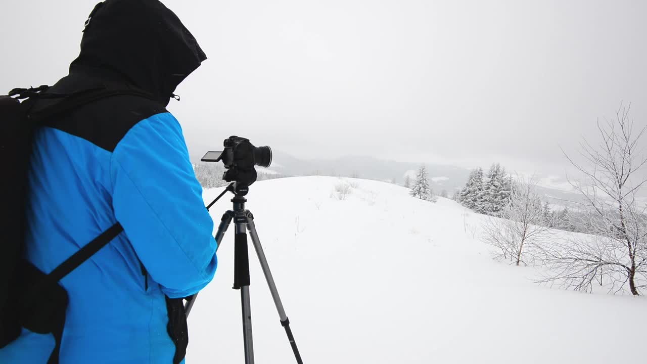 Video Stock Photographer Taking Photos While Snowing In The Forest Live Wallpaper Free - Free Download