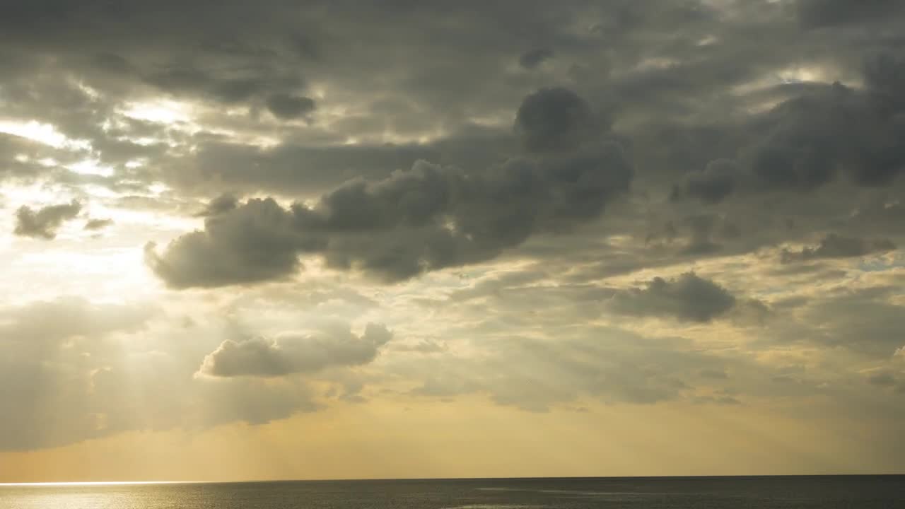 Free Video Stock Sunbeams Through The Clouds In The Sunset Live Wallpaper - Free Download