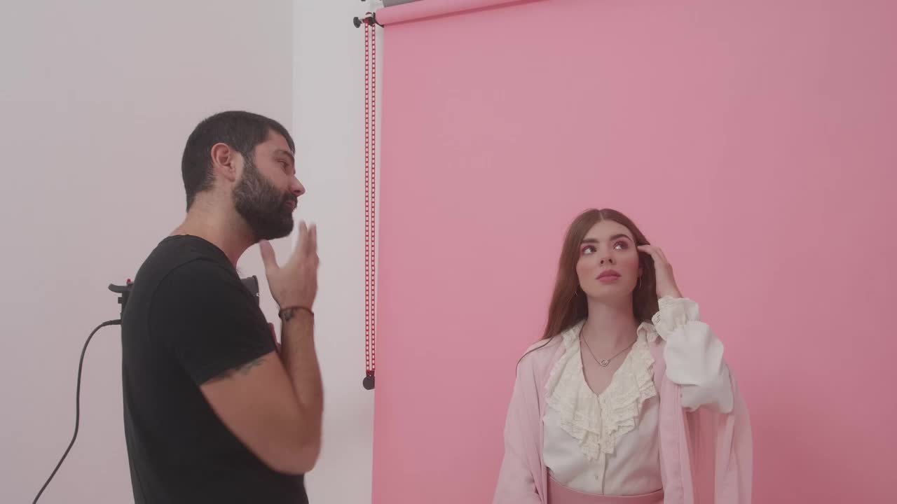 Video Stock Photographer Directing A Model During A Photoshoot Live Wallpaper Free - Free Download