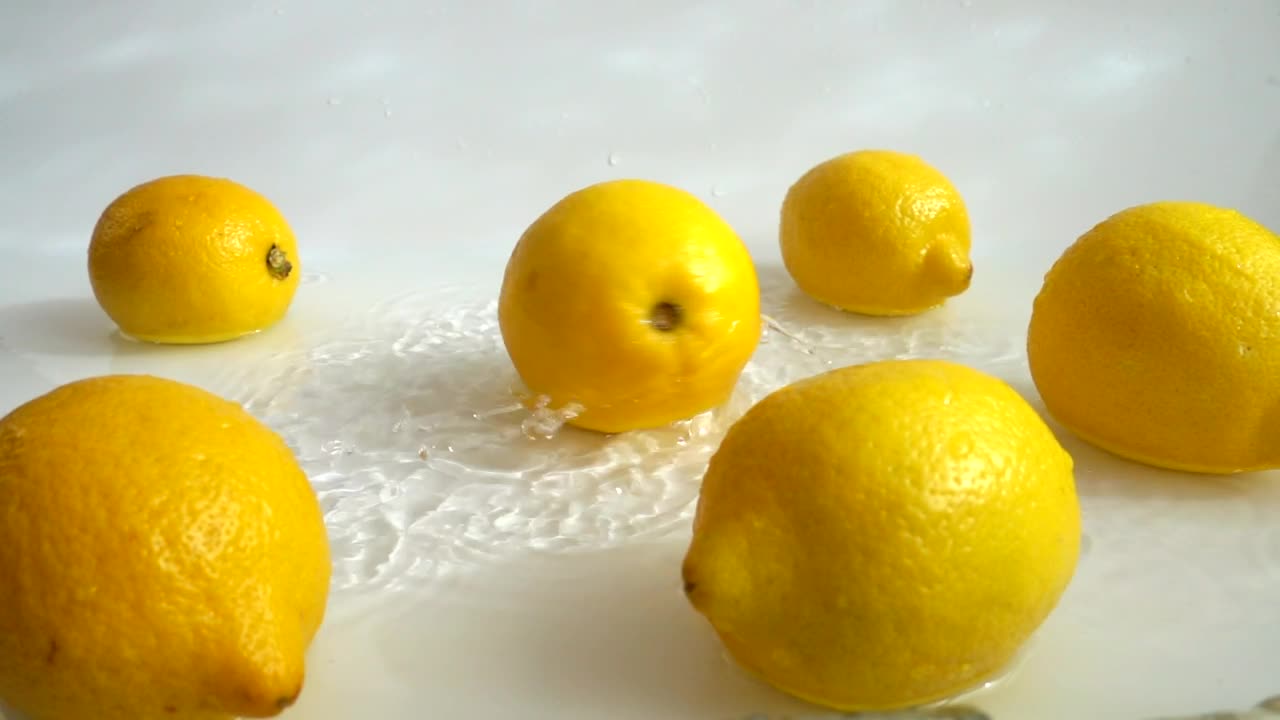 Stock Video Lemons In Water Animated Wallpaper - Free Download