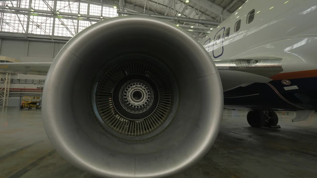 Video Stock Plane Engine Being Repaired Live Wallpaper Free - Free Download