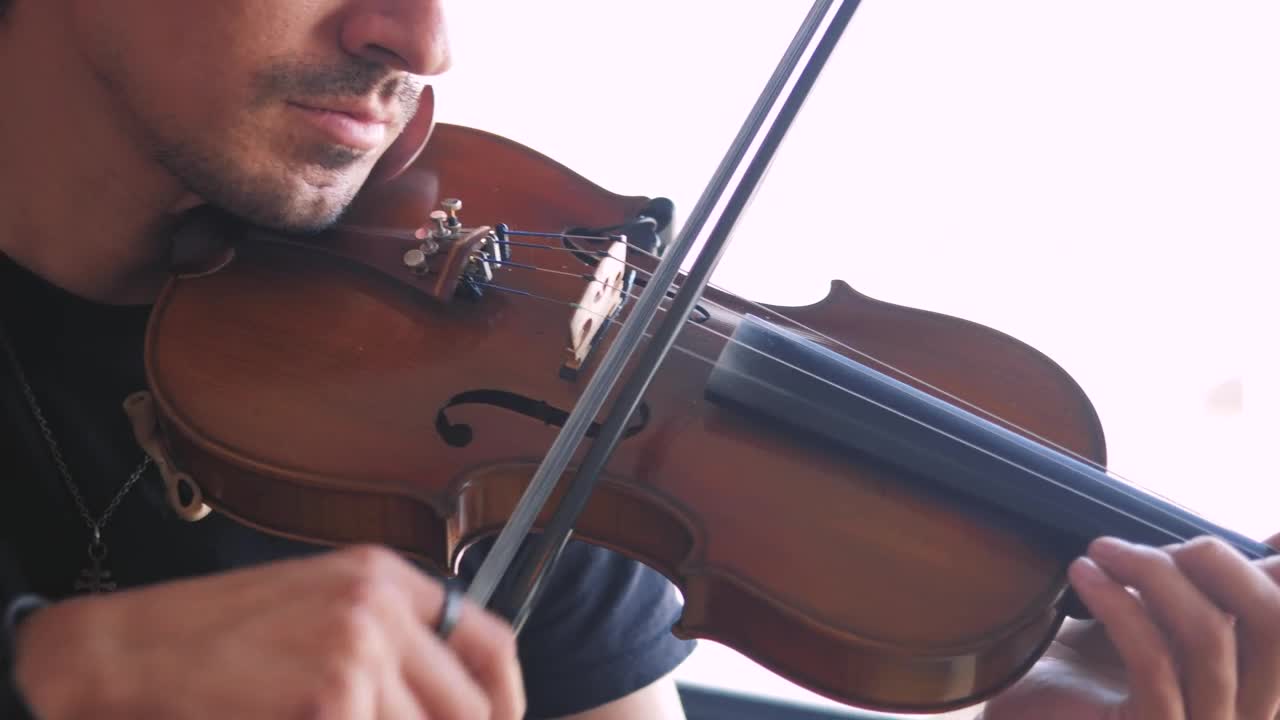 Stock Video Fiddler Playing A Song Live Wallpaper For PC - Free Download
