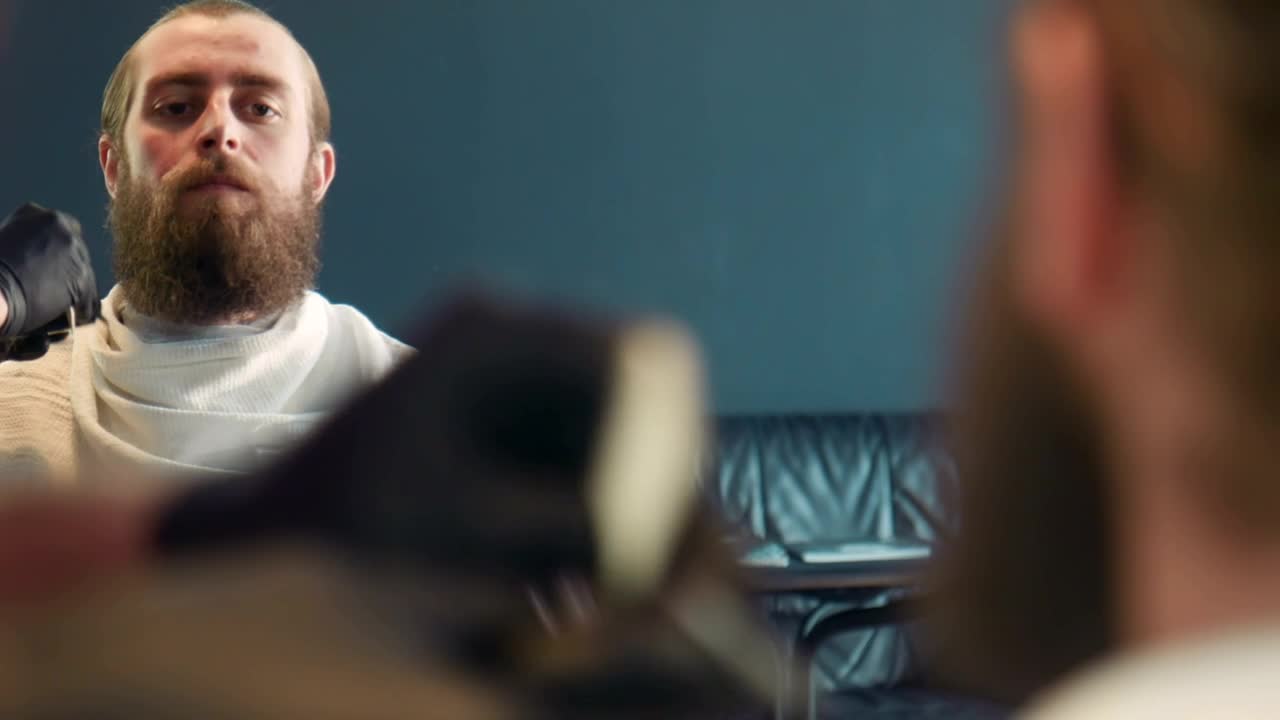 Stock Video Grooming A Mans Beard Live Wallpaper For PC - Free Download