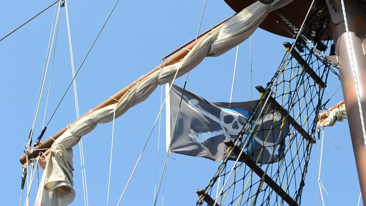 Free Video Stock Skull Flag On A Boat Live Wallpaper - Free Download
