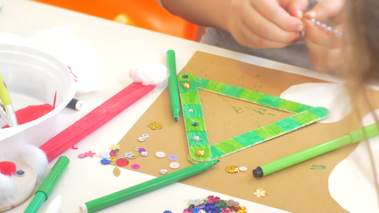 Stock Video Hands Of A Girl Doing Crafts Animated Wallpaper - Free Download