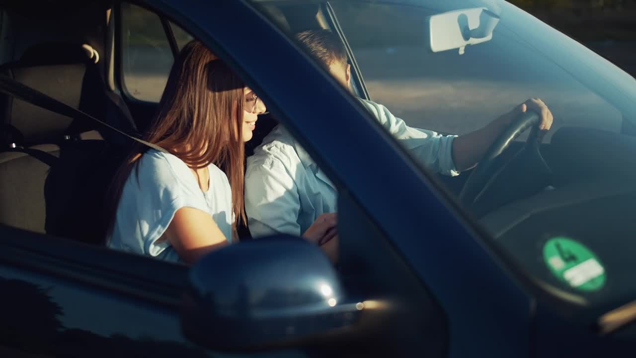 Stock Video Couple In Car Check Gps With Mobile Phone Live Wallpaper For PC - Free Download