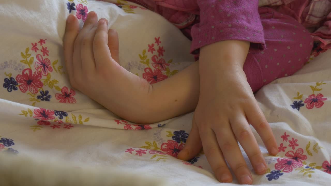 Stock Video Parent Caressing Girl Hands Live Wallpaper - Free Download