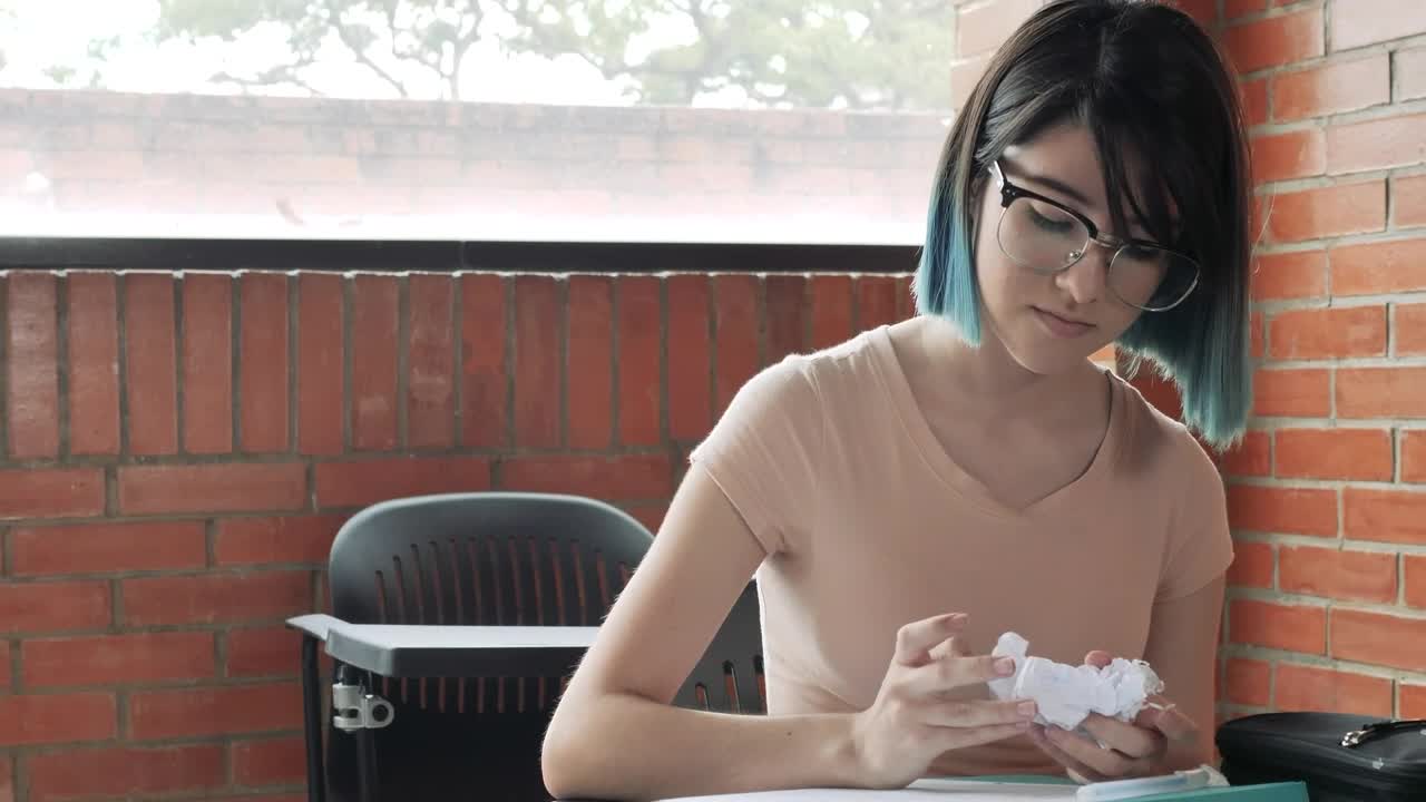 Stock Video Girl Throws A Ball Of Paper To Her Classmate Live Wallpaper For PC - Free Download