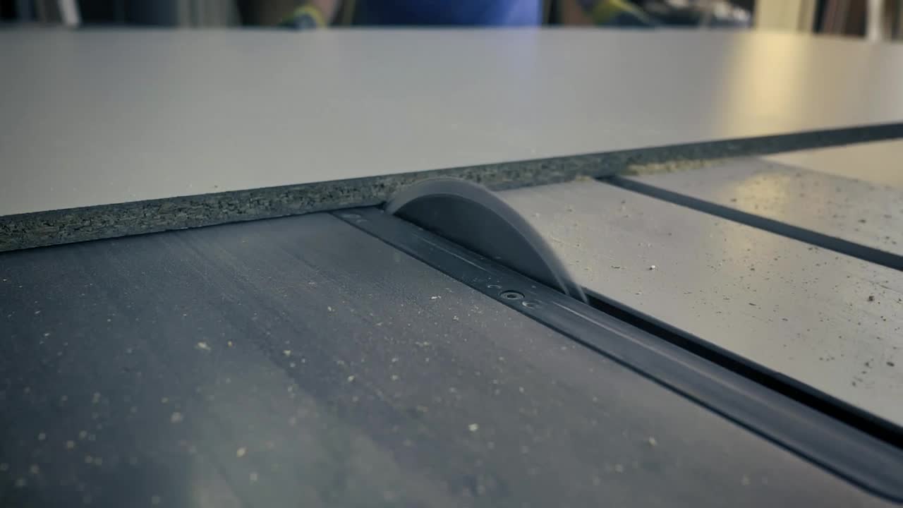 Free Stock Video Wood Splitter Cutting A Board Live Wallpaper - Free Download