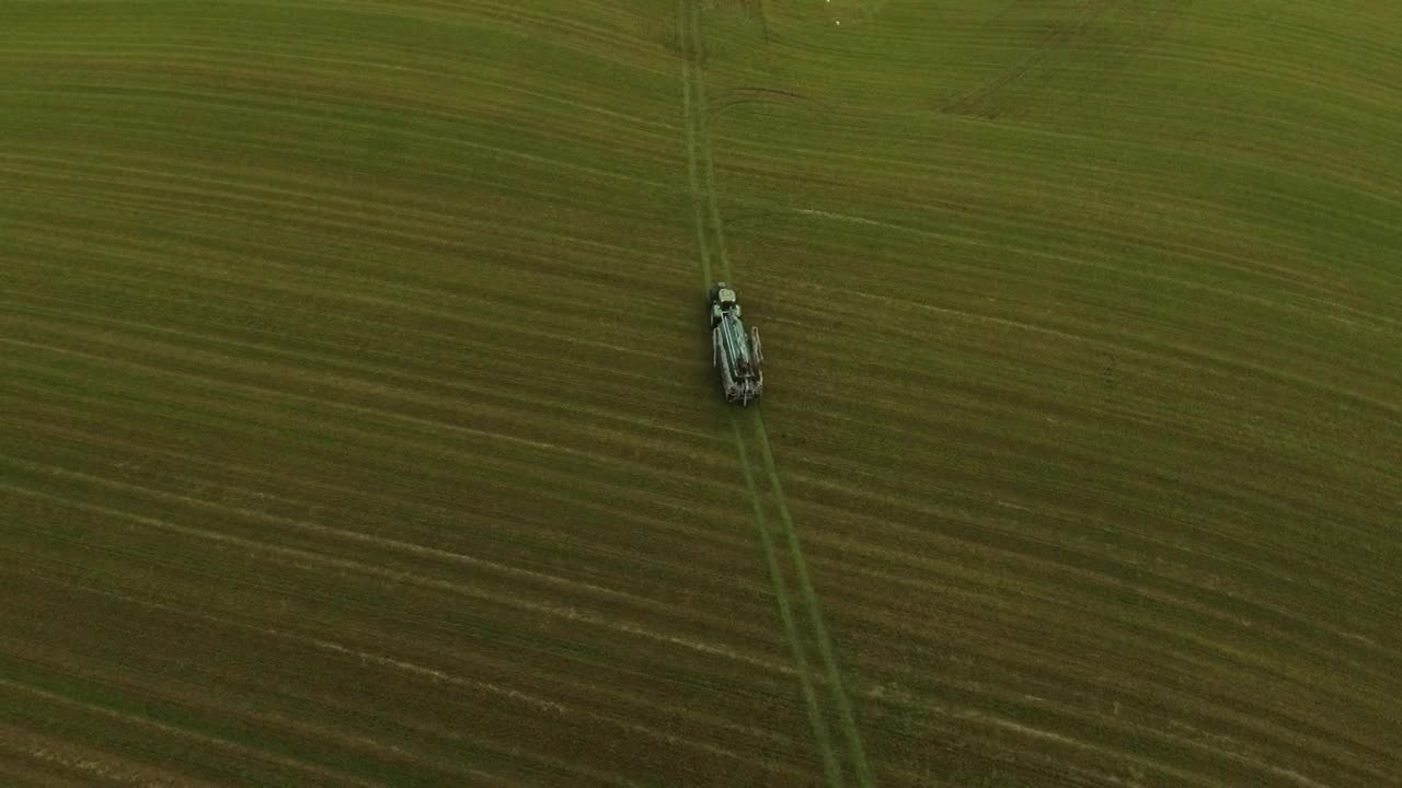 Free Video Stock tractor unfolding equipment Live Wallpaper - Free Download