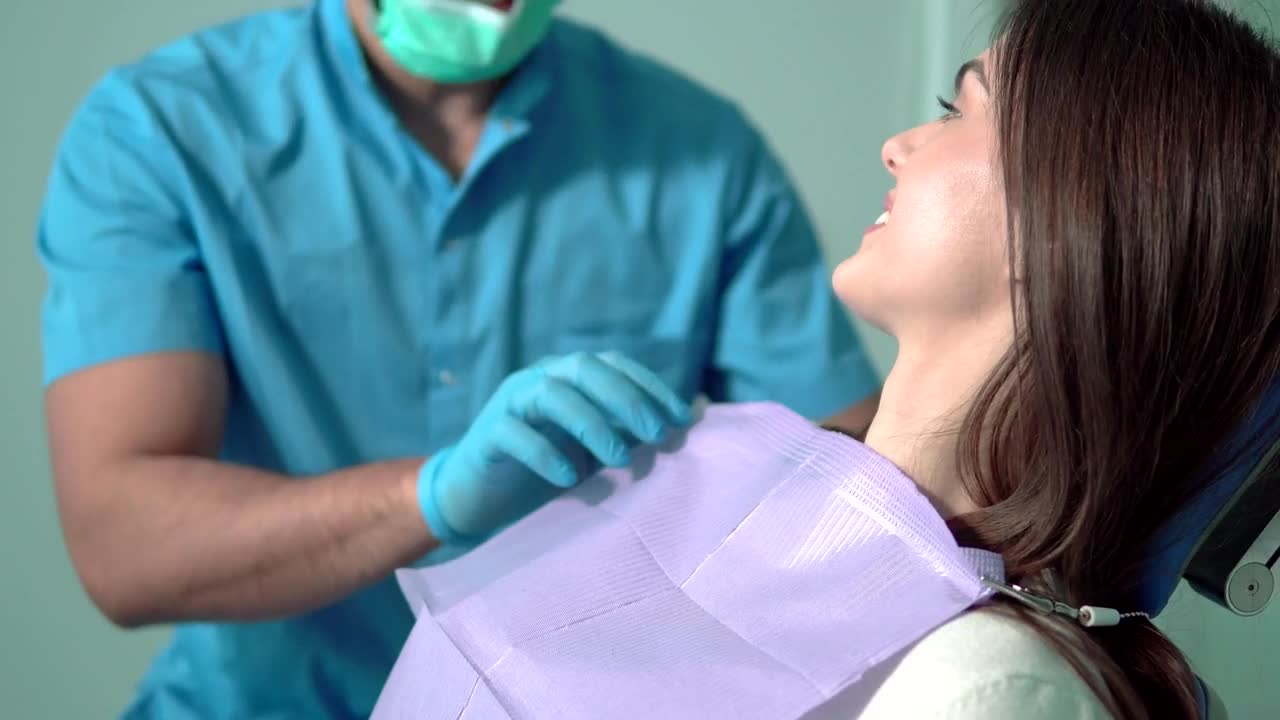 Stock Video Doctor Prepares Patient For Exam With Face Mask Live Wallpaper For PC - Free Download