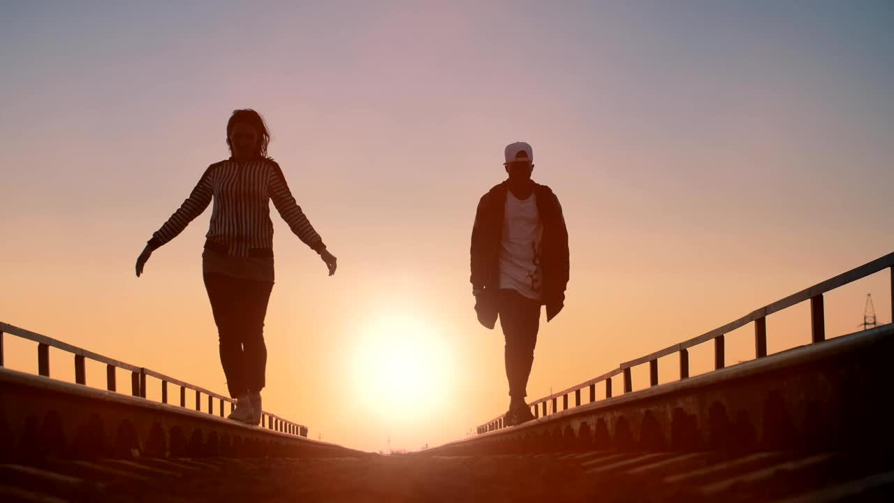 Free Stock Video Young Urban Couple Walking On The Train Tracks Live Wallpaper - Free Download