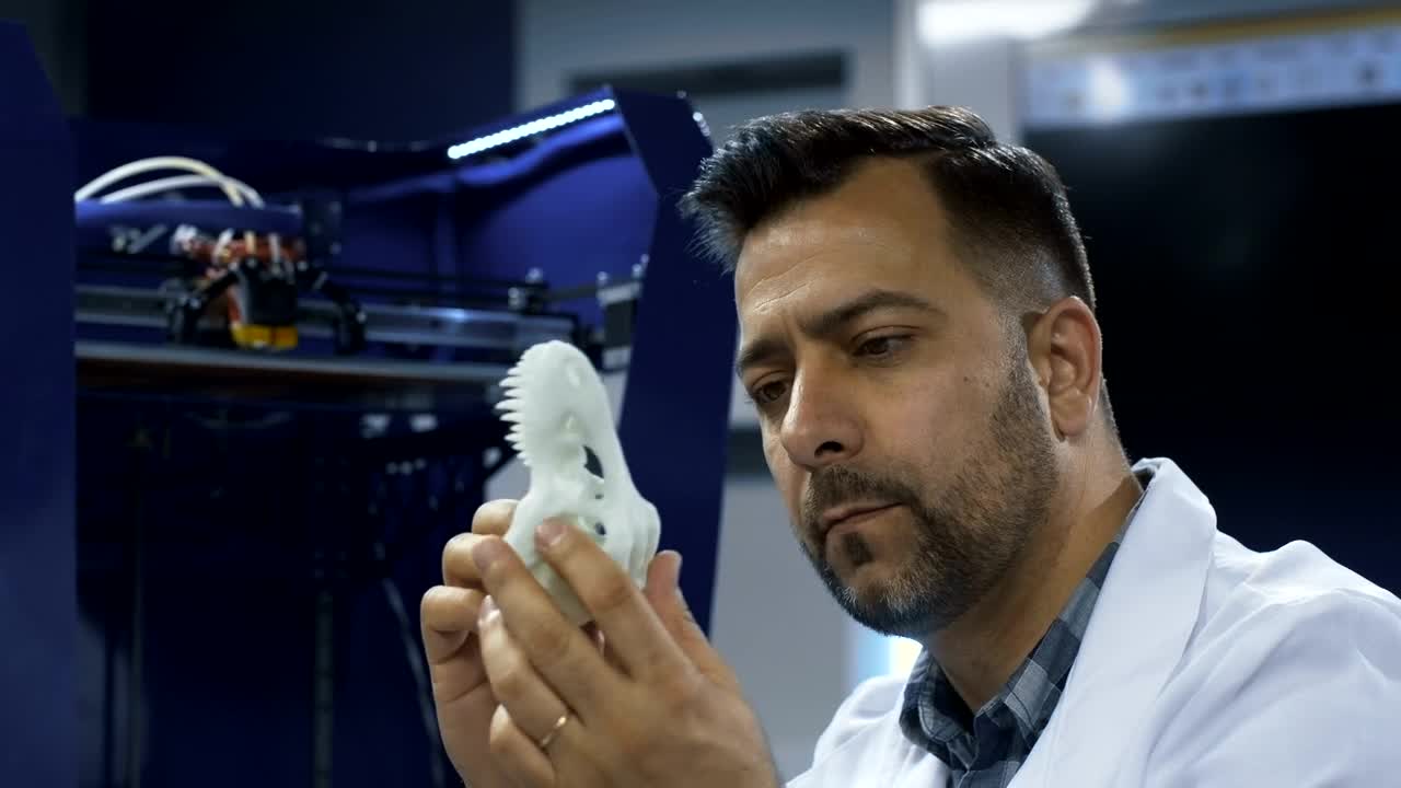 Stock Video Man Watching That D Printer Skul Animated Wallpaper - Free Download