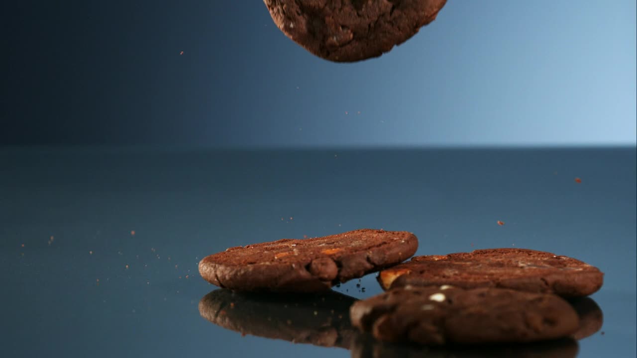 Video Stock Chocolate Cookies Falling In Bouncing Live Wallpaper For PC - Free Download