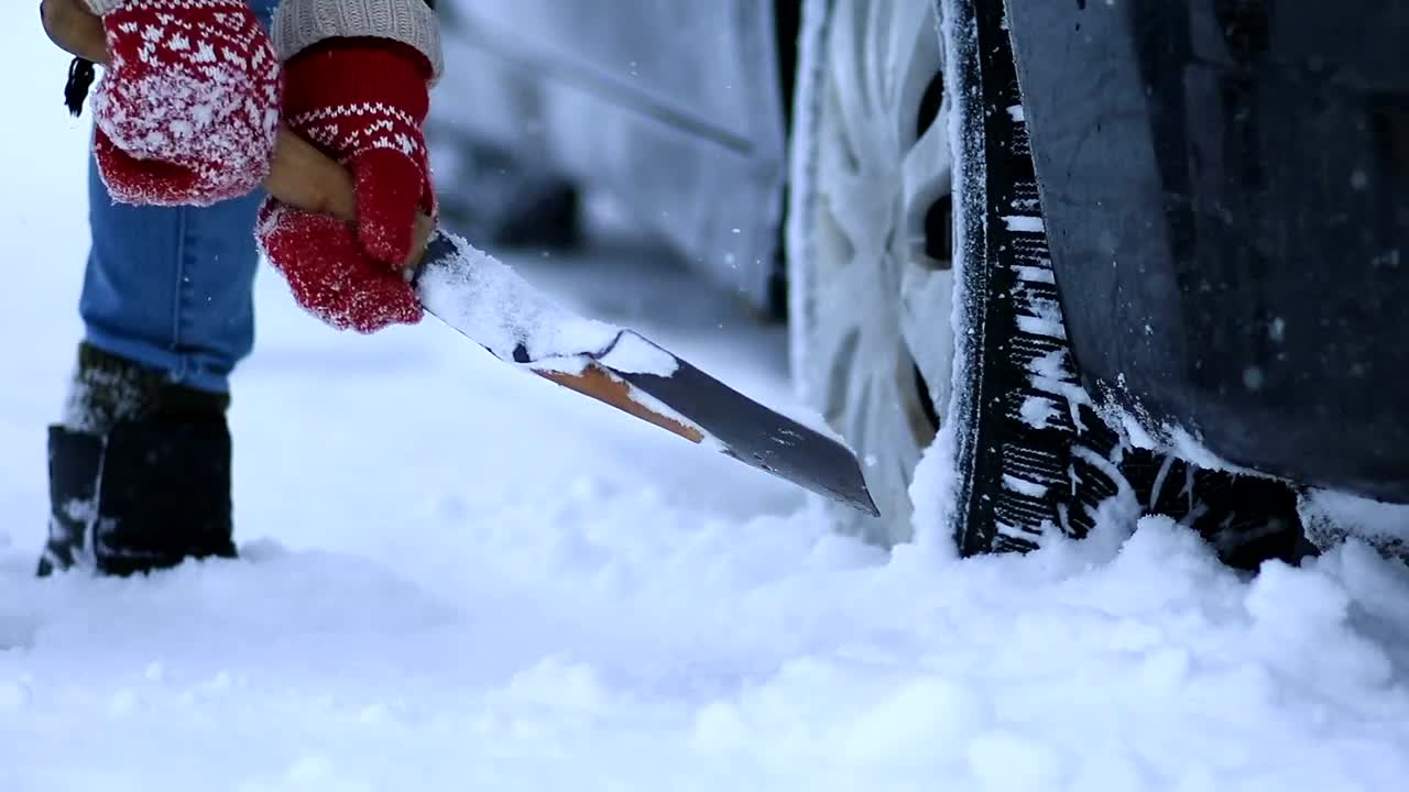 Free Stock Video Shovelling Snow From Under A Car Live Wallpaper - Free Download